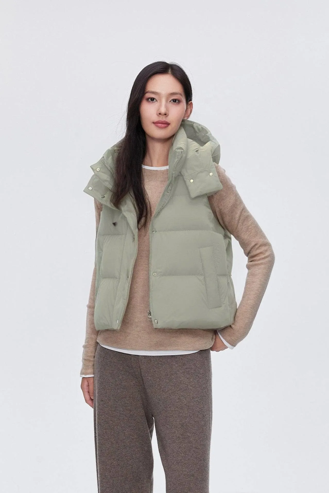 Feel the Cloud women’s down gilet with detachable hood