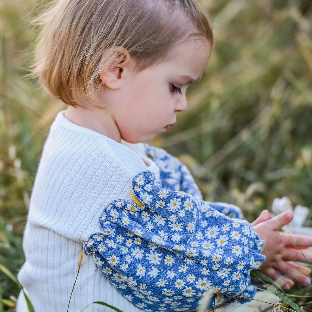 oh baby! Nellie Sweaterknit Blouse - Pucker Mini Daisies Print Puff Sleeves - Heather Gray