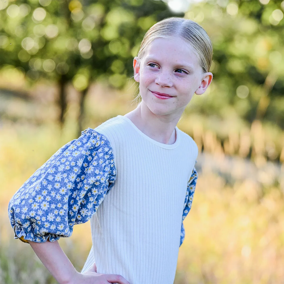 oh baby! Nellie Sweaterknit Blouse - Pucker Mini Daisies Print Puff Sleeves - Heather Gray