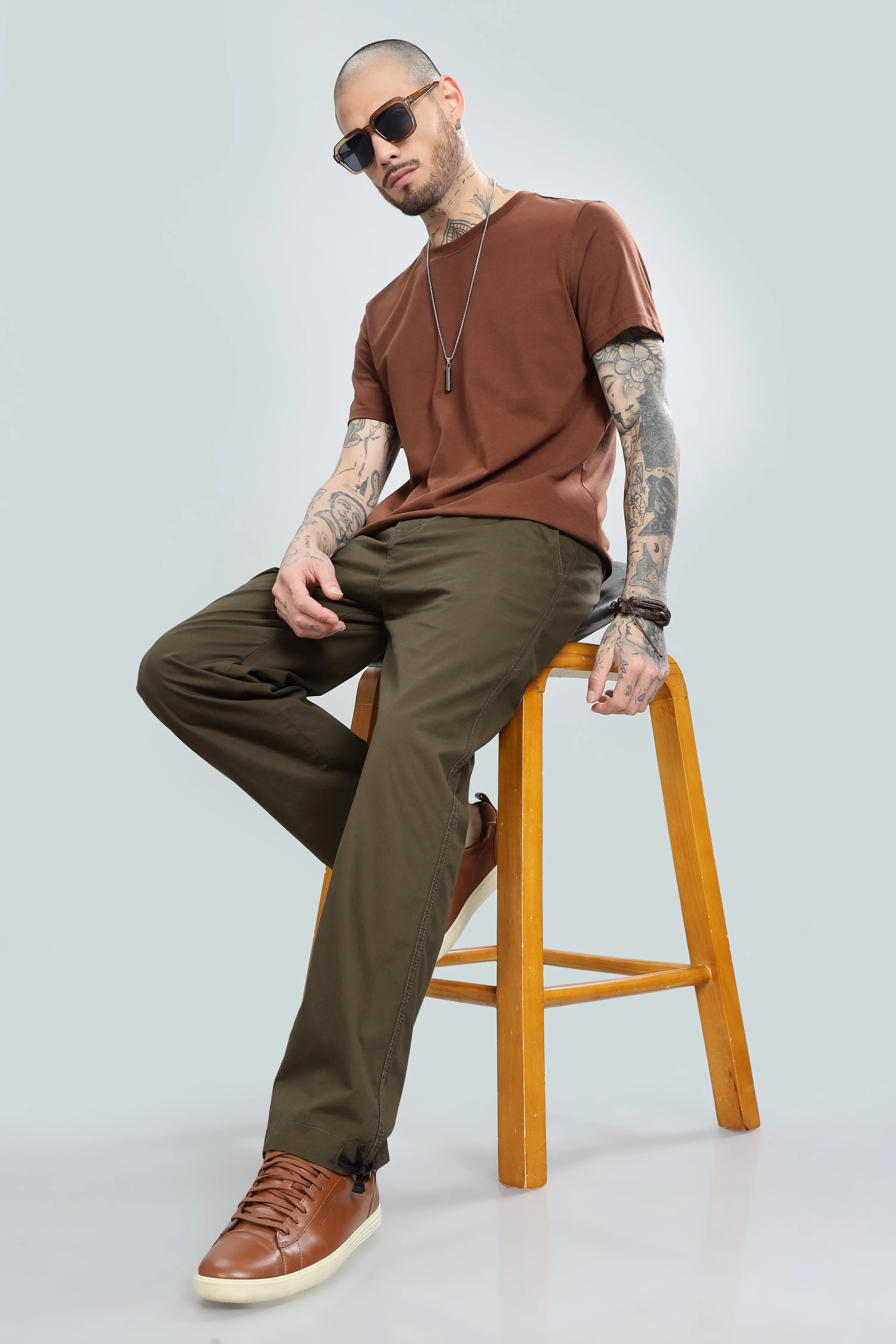 SAINTJONES BROWN STRAIGHT PANTS.