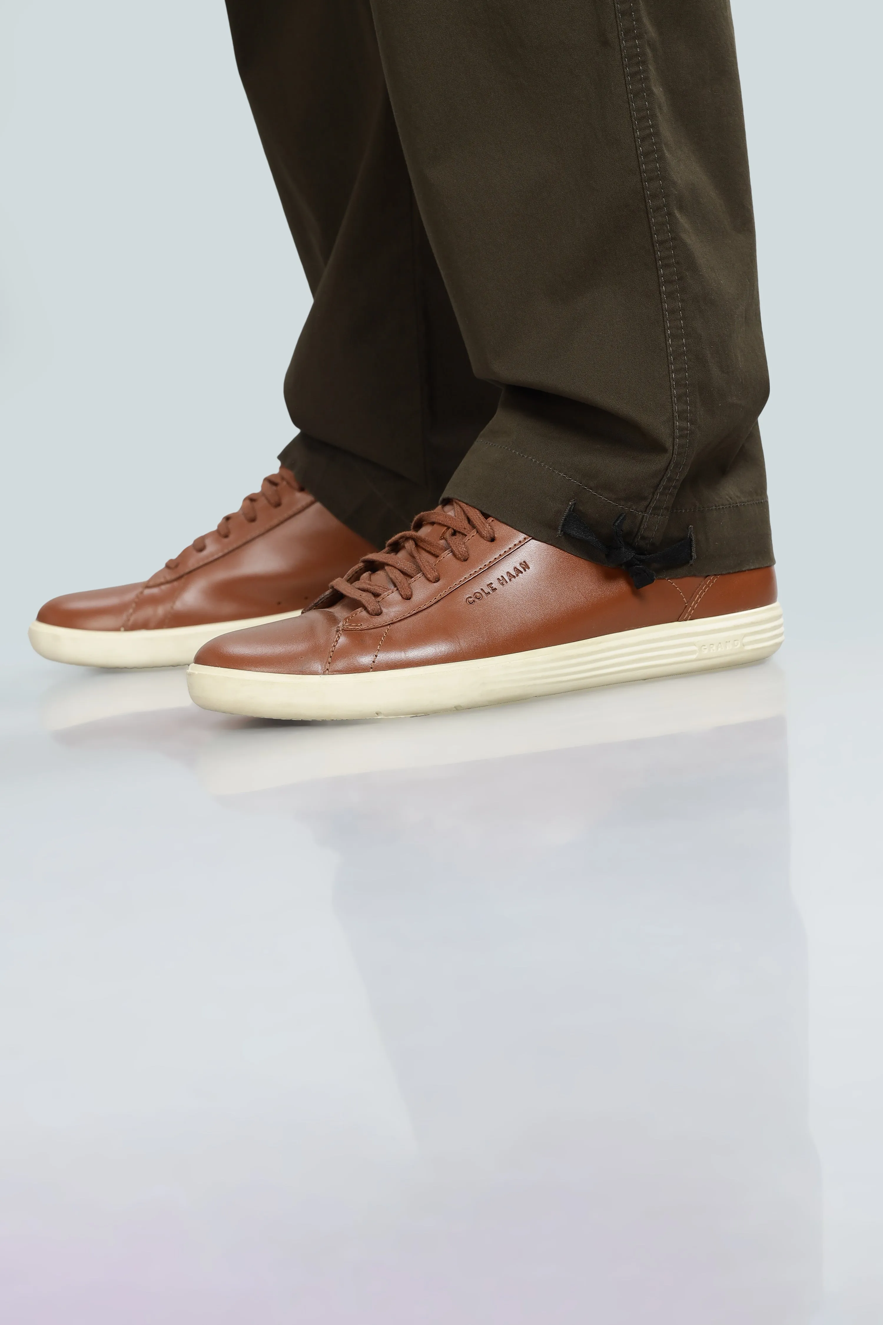 SAINTJONES BROWN STRAIGHT PANTS.